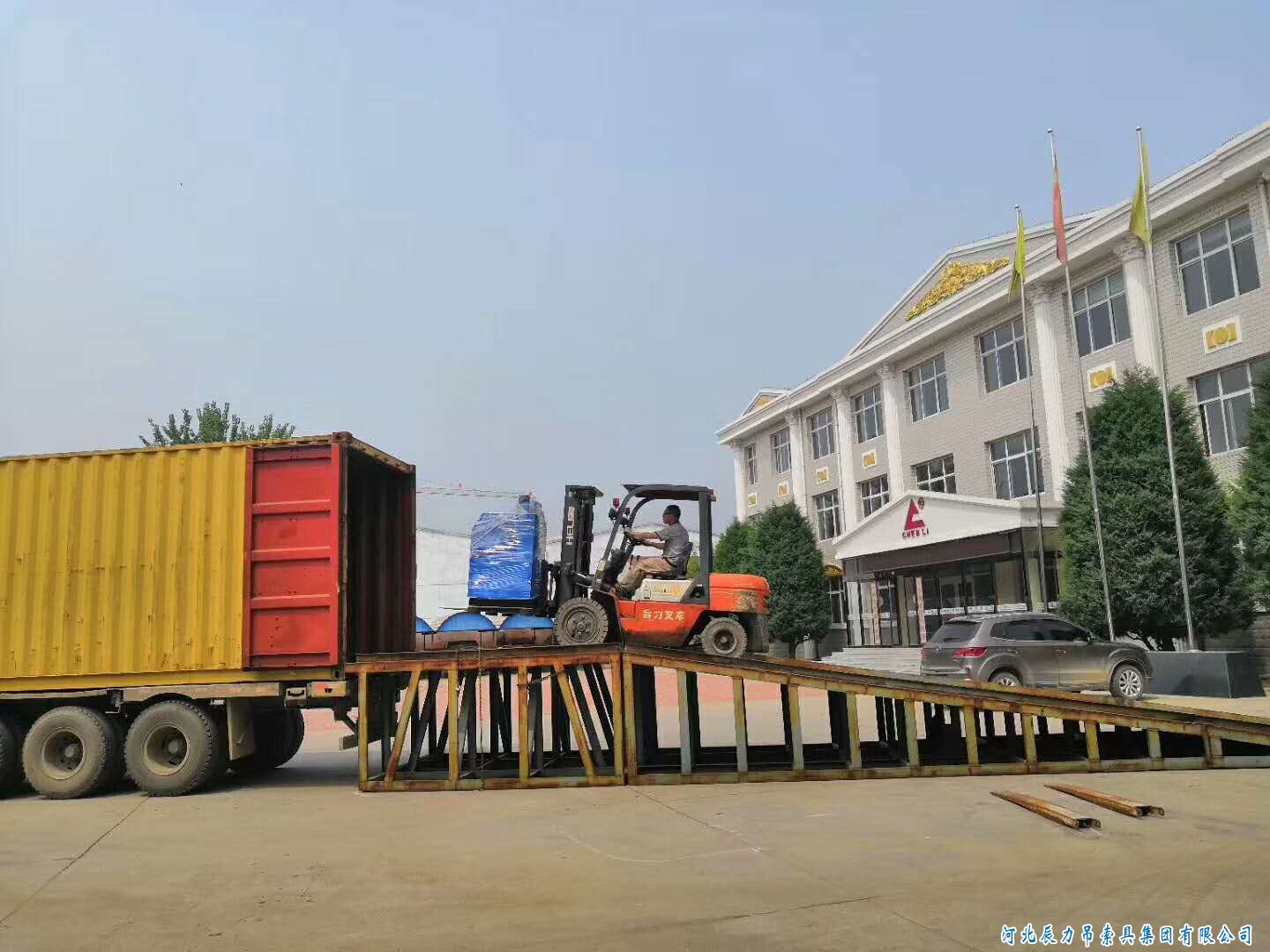 鋼絲繩纏放繩機(jī)器，鋼絲繩索具壓制機(jī)器，集體裝柜發(fā)貨